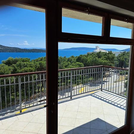 Apartment With Splendid Sea View Trogir Exterior photo