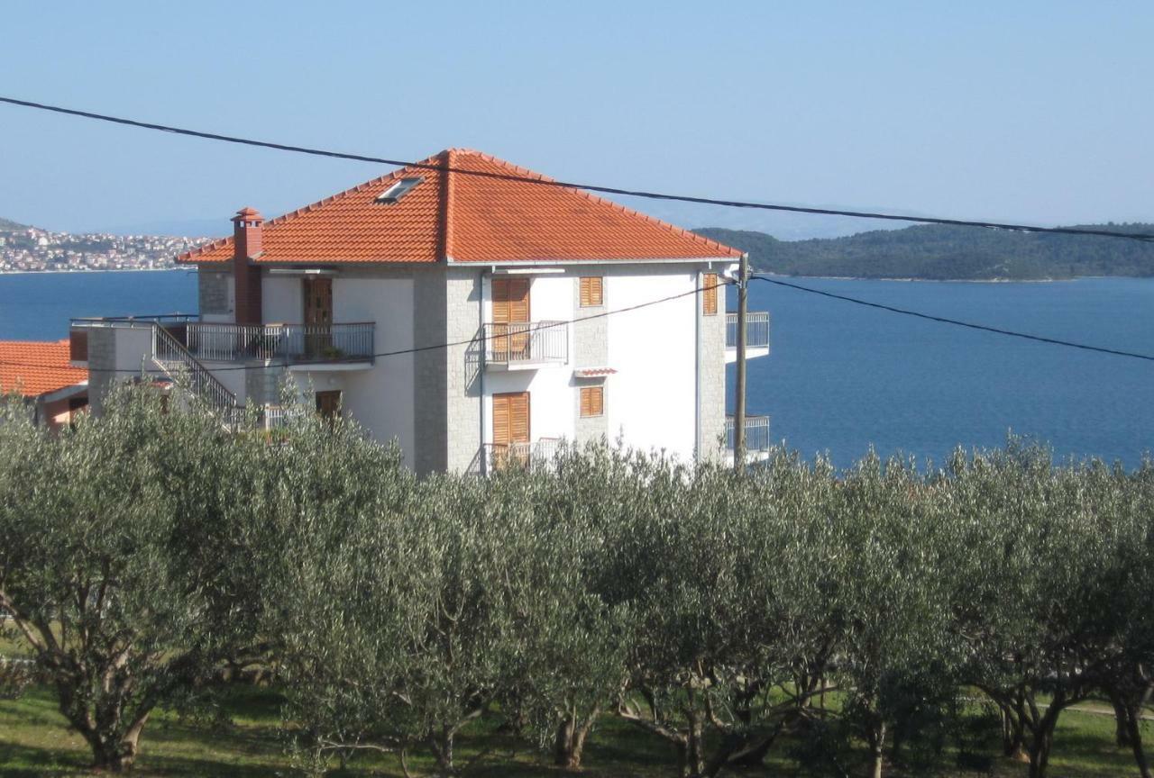Apartment With Splendid Sea View Trogir Exterior photo